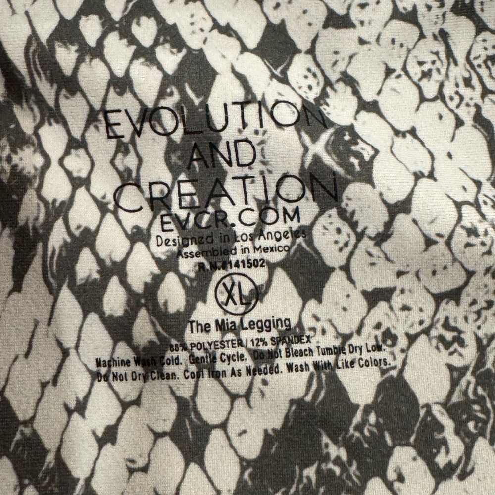 Evolution and Creation Mia Legging Snakeskin Prin… - image 3